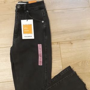 Pull&Bear Slim Mom Jeans in Black